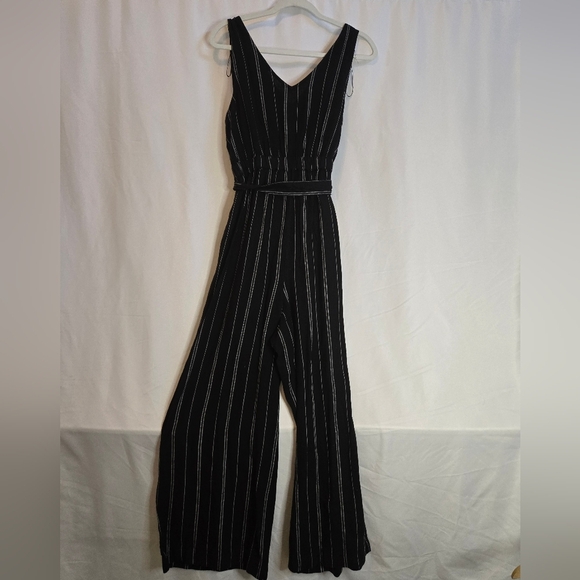 🌿Time and Tru NWT Sleeveless Floral Linen-Blend Cropped Jumpsuit – Size M🌿NWT - Picture 6 of 10